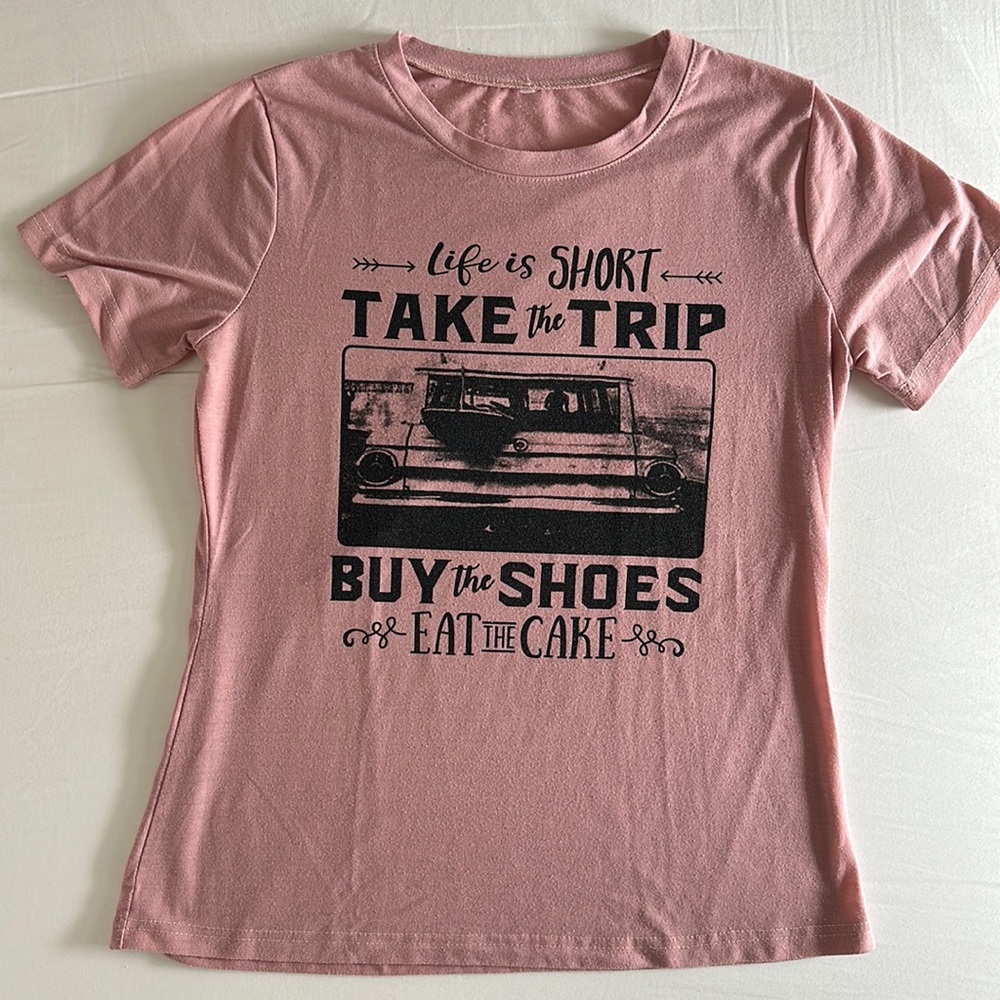 Fun graphic tee in dusty pink.